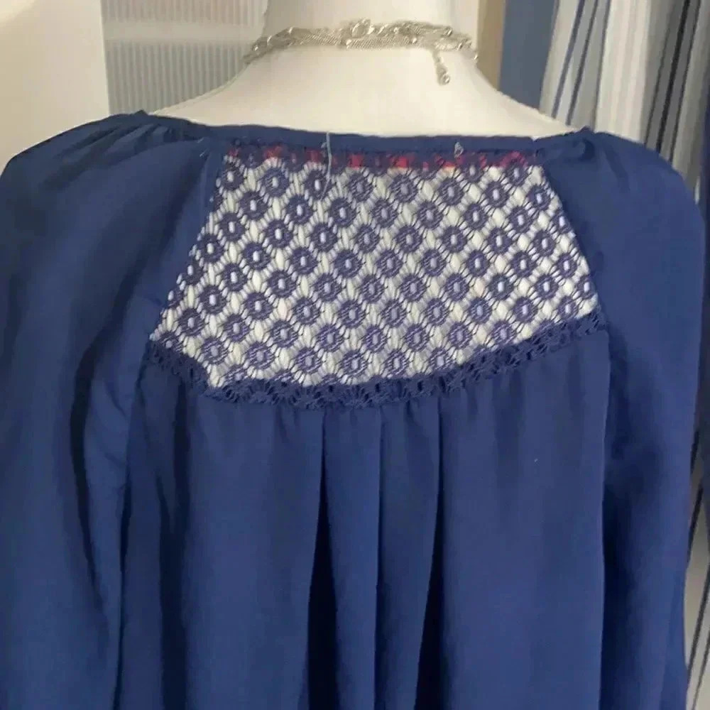 Rewind sz L multicolor blouse with blue sleeves and back - Picture 5 of 10